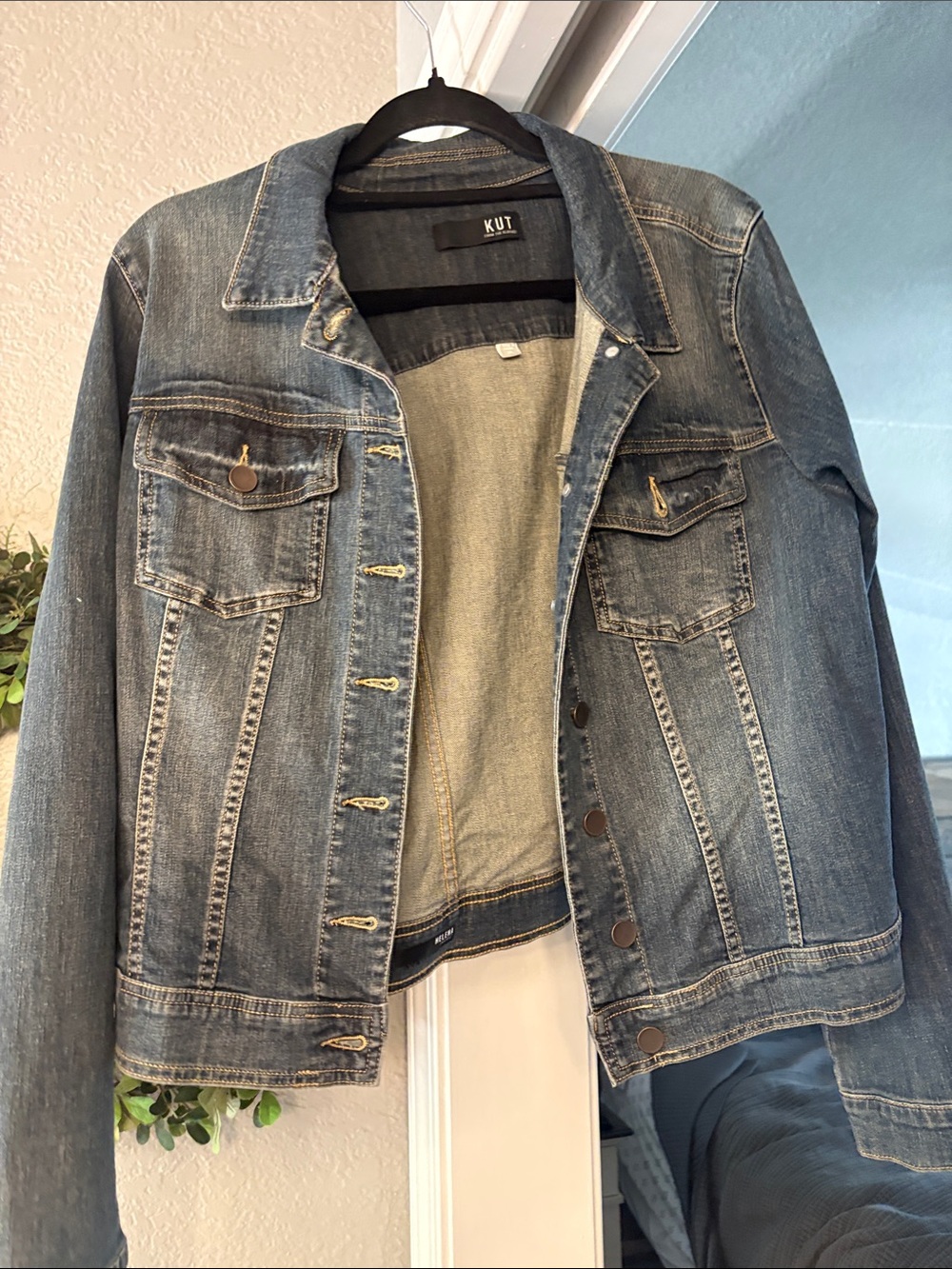 Kut from the Kloth Women’s Light Blue Denim Jacket